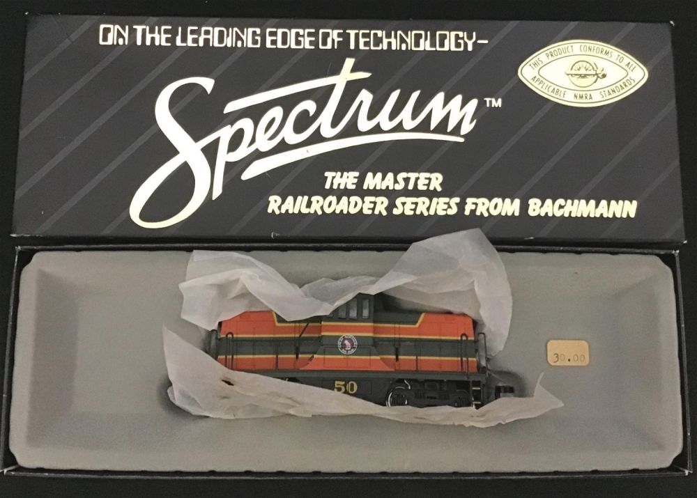 Lot 252: Spectrum HO Scale GE 44-Ton Switcher Great Northern 50 80010