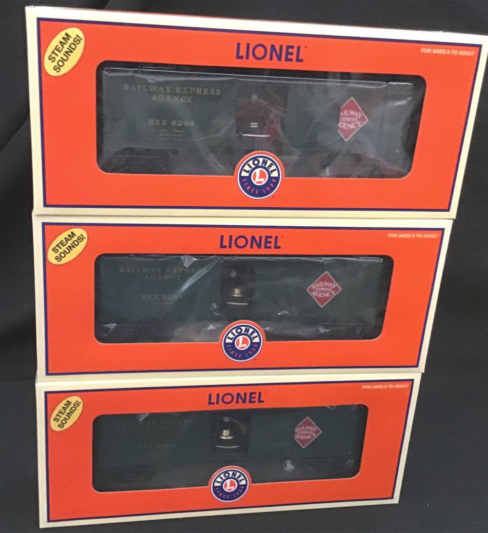 Lot 261: Lionel O Scale Railway Express Agency Boxcar with Steam Trainsounds 6-26816 Lot of 3 6288