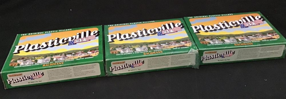 Lot 300: Plasticville O Scale Buildings Lot of 3 Hobo Jungle 45983 lot of 3