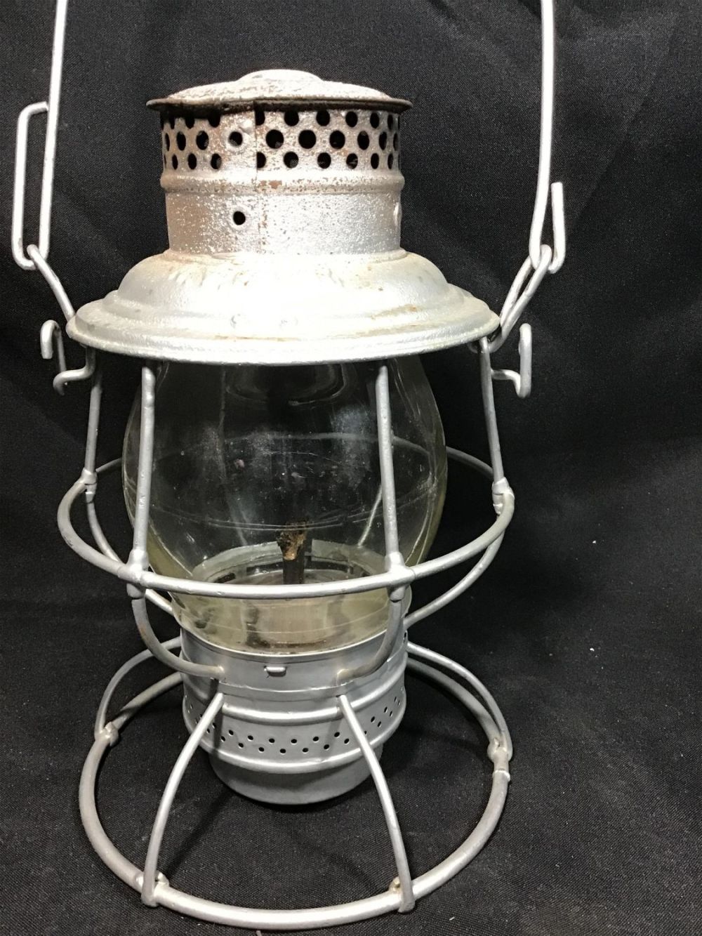 Lot 190: NYCRR Lantern w/ clear shade New York Central Railroad