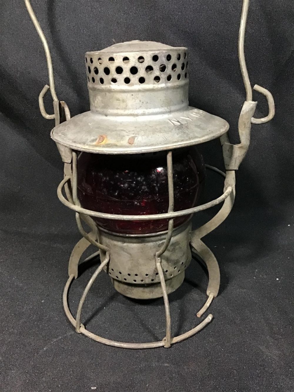 Lot 192: Dietz NYCS Lantern w/ red shade New York Central System