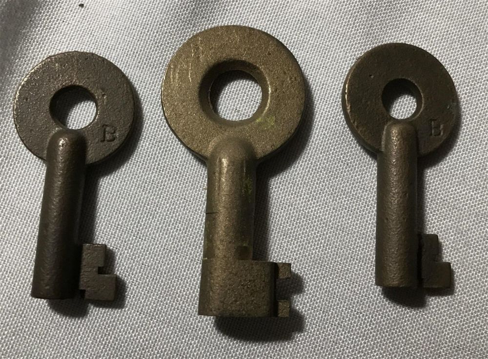Lot 258: 3 Early Blank Railroad Keys .