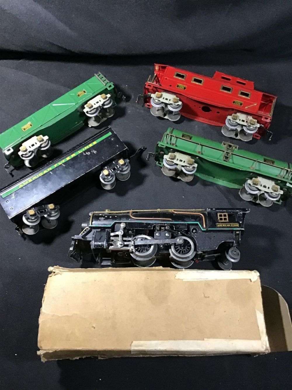 Lot 199: Five piece vintage, American flyer railroad set