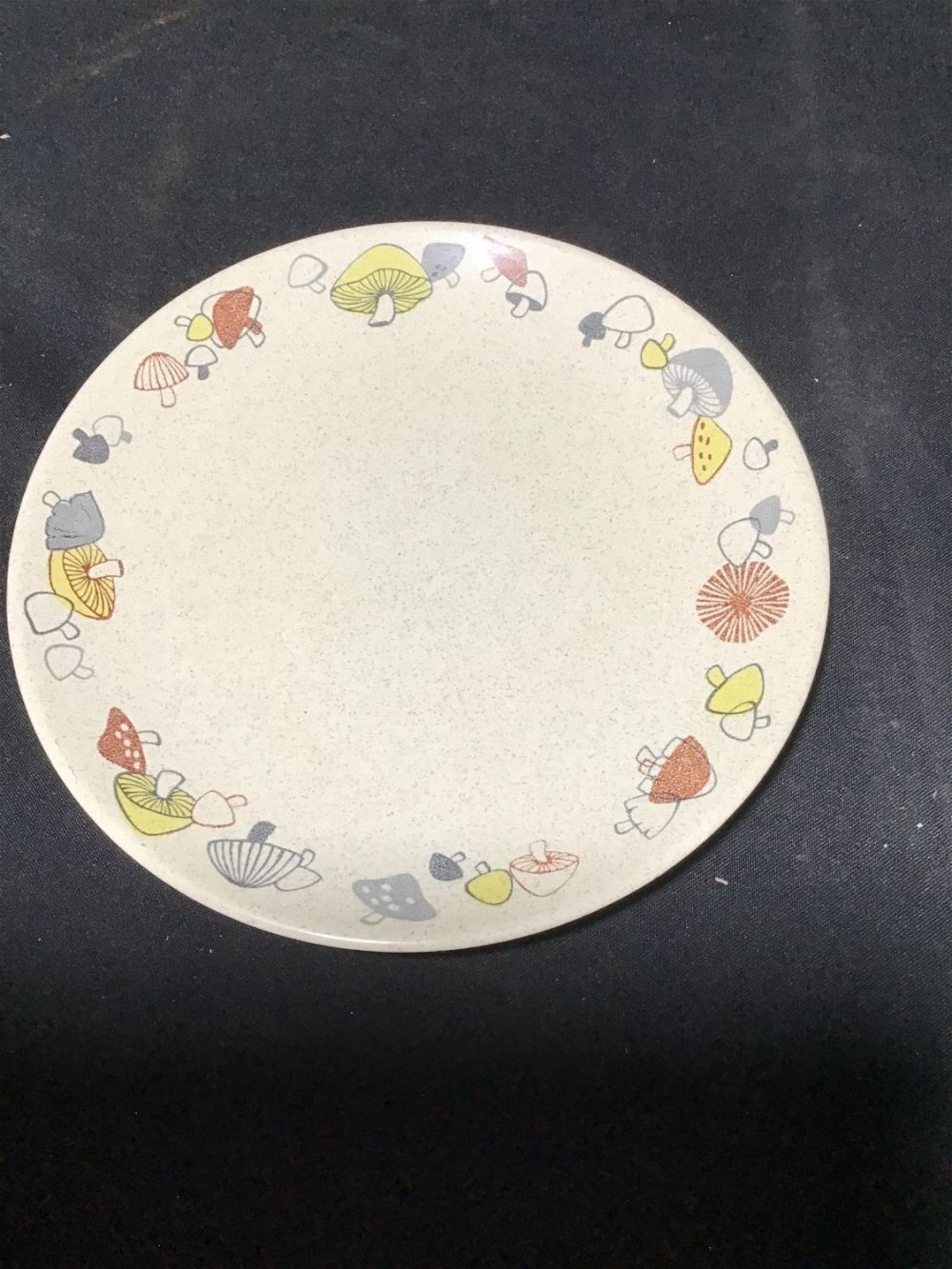Lot 234: Franciscan ware mushroom plate measures 8 1/4