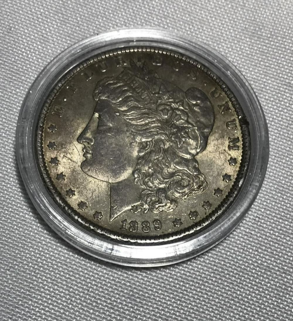 Lot 254: 1889 Morgan head silver dollar