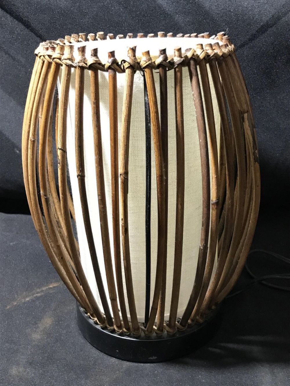 Lot 280: Deco read people lamp 10 1/2 inches tall by 8