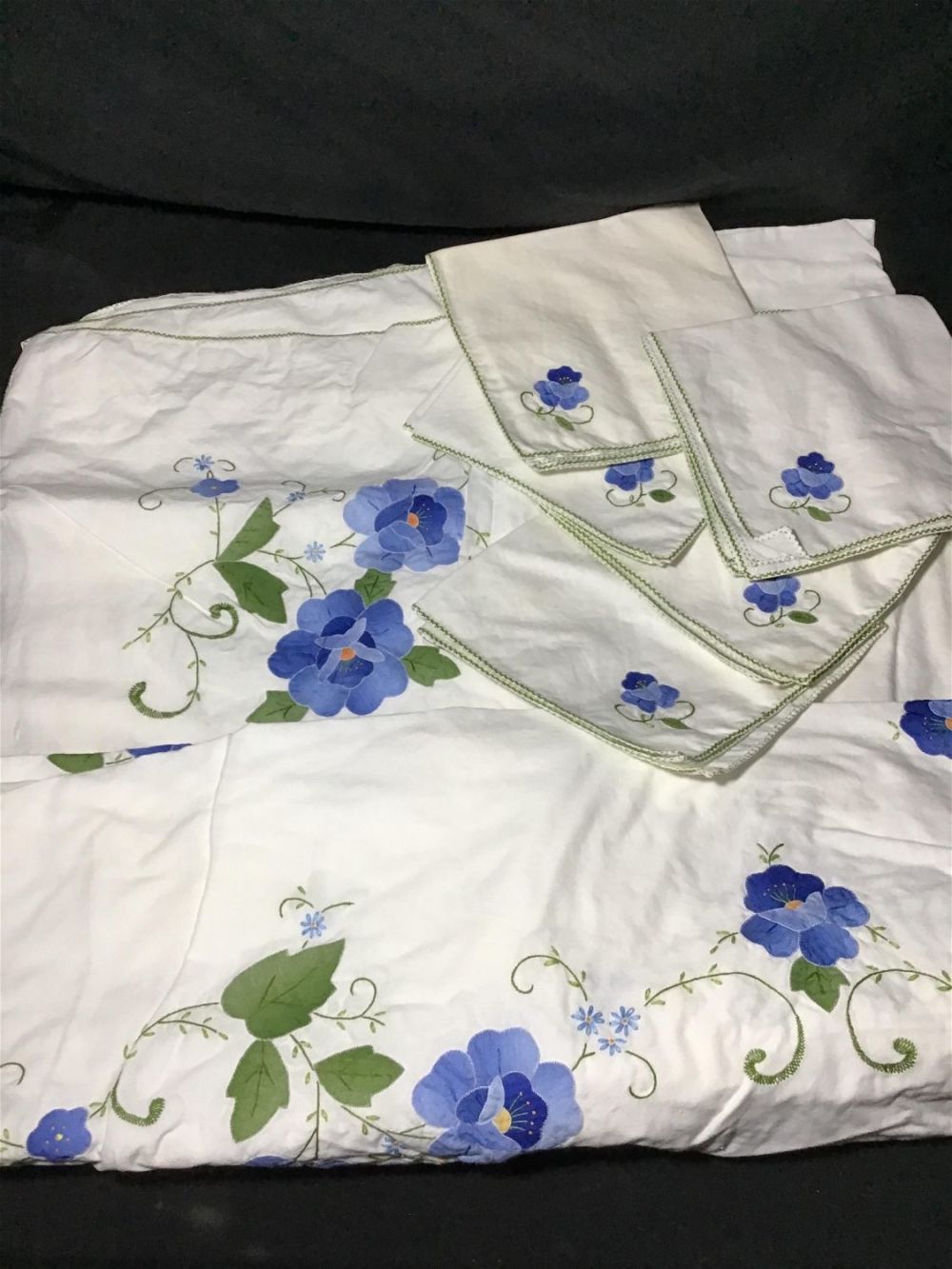 Lot 297: Vintage Embroidered tablecloth and napkins set