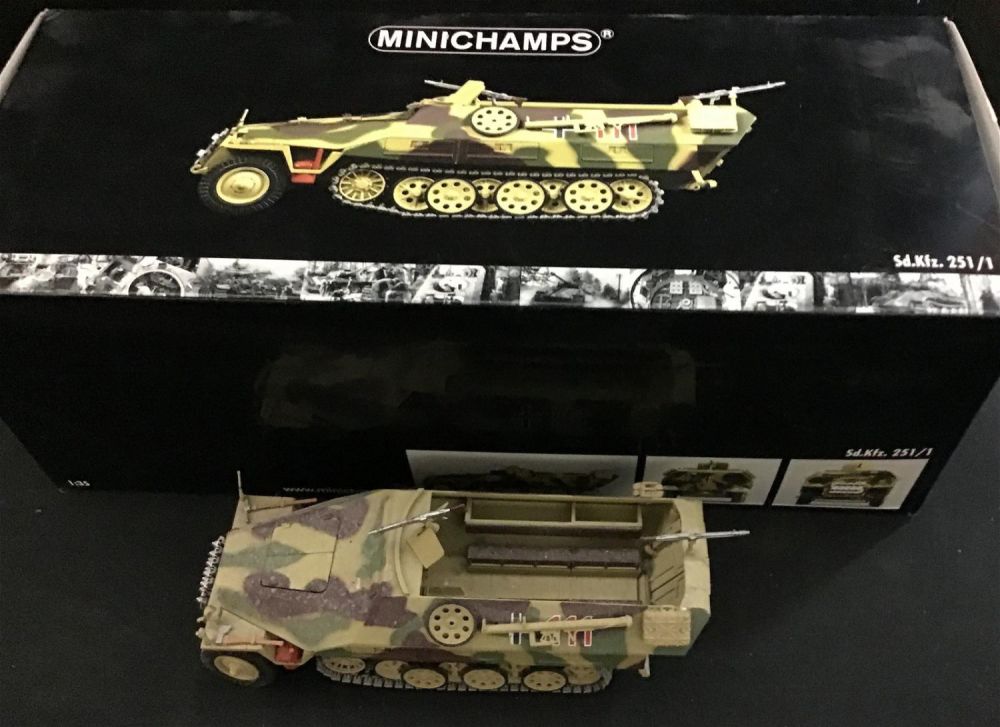 Lot 162: Minichamps 350 011270 sd.kfz.251/1.