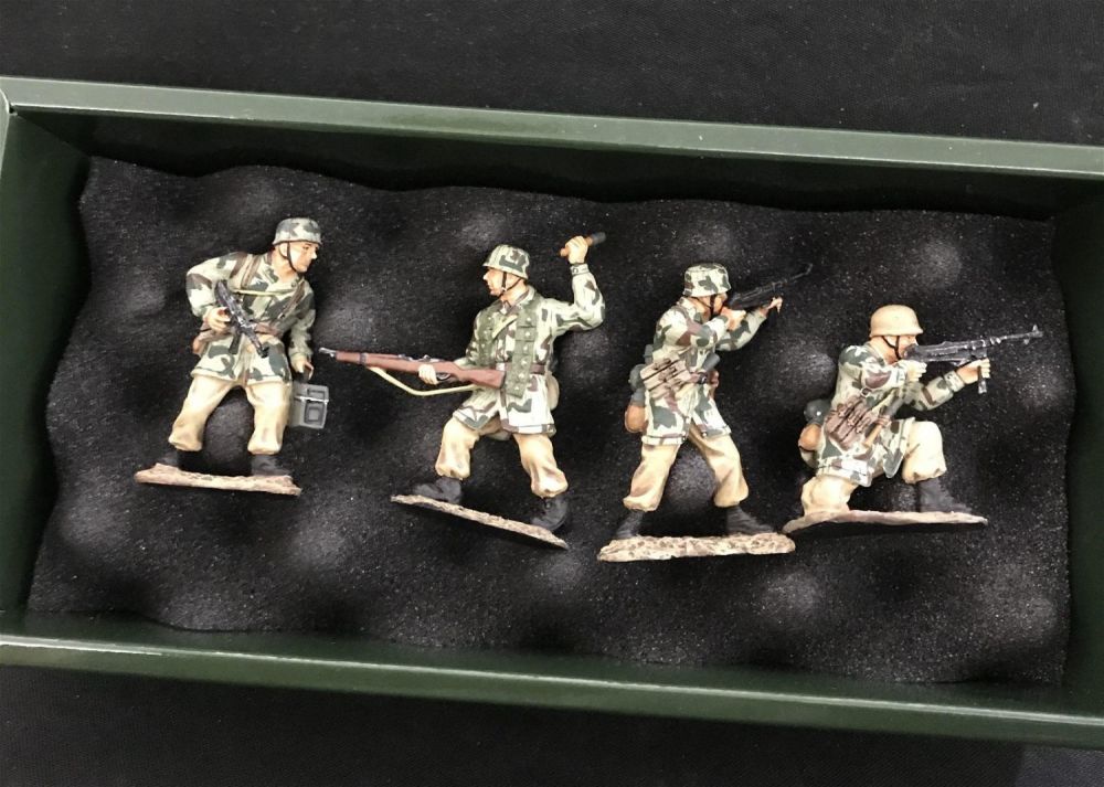 Lot 228: King and Country FJ03-labeled  soldiers in battle