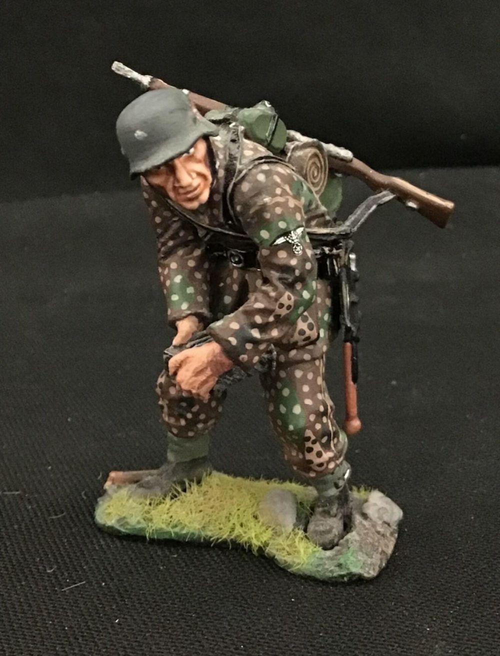 Lot 168: The Collectors Showcase 1:30 Waffen SS Soldier