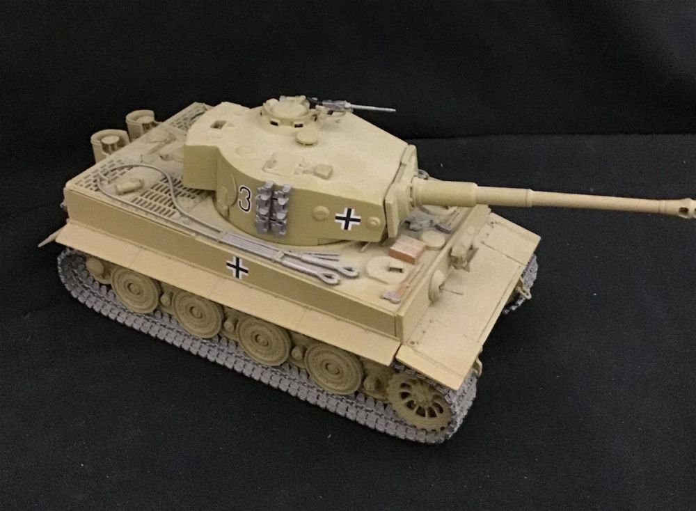 Lot 225: Mini Champs WW2 1:35 Panzerkampfwagen VI Tiger