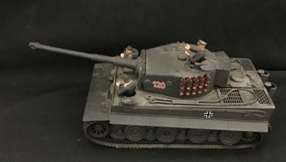 Lot 226: 21st Century Toys WW2 German Tiger I 1:32