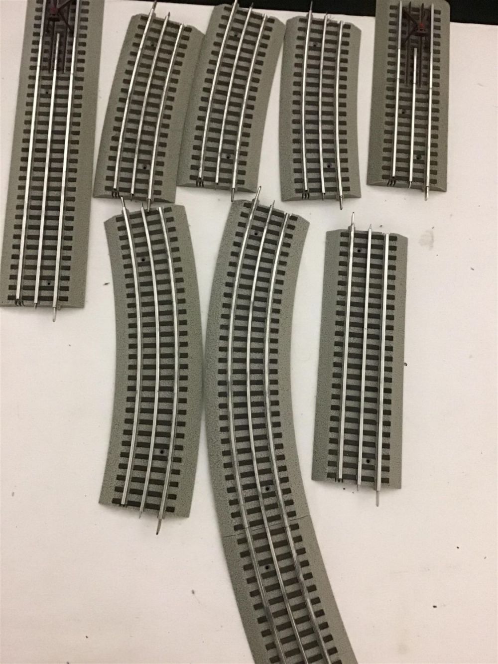 Lot 301: Lionell FastTrack pieces