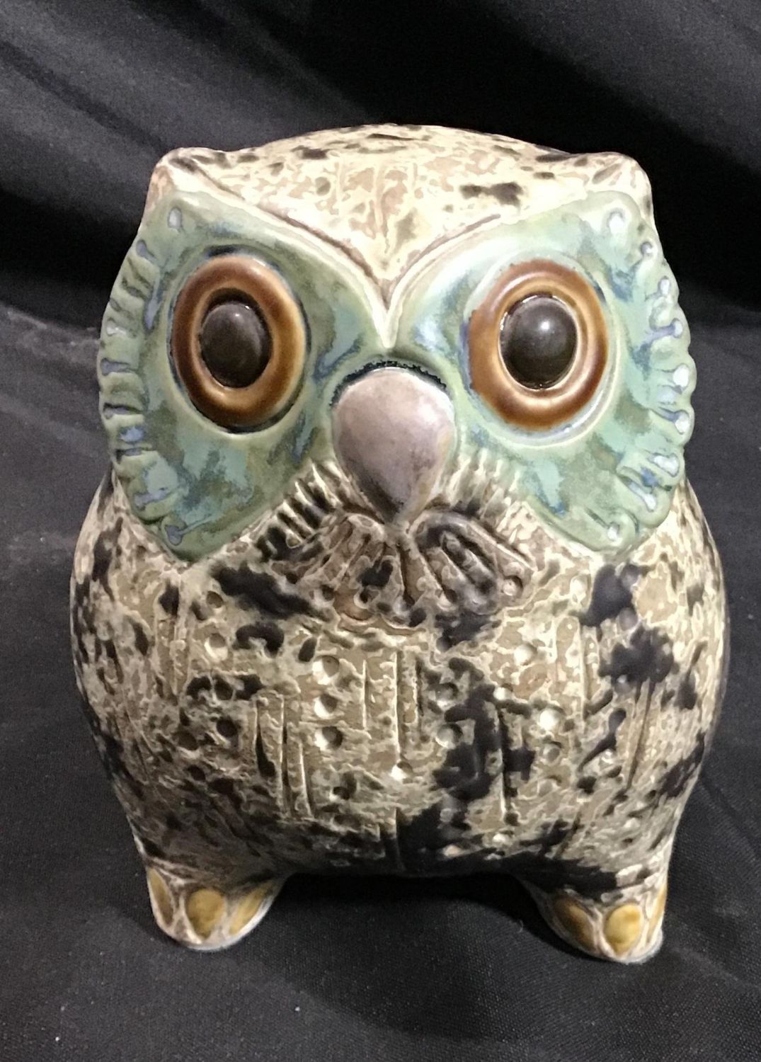 Lot 142 LLADRO Pottery Owl Figure Measuring 6 inches tall . The