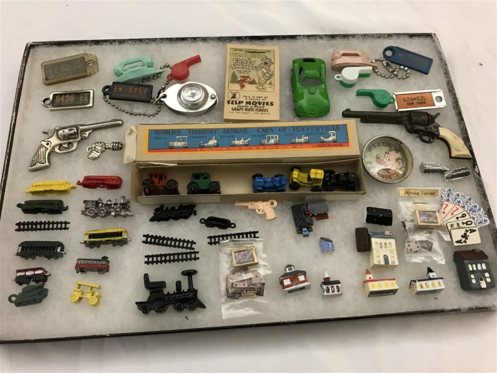 Lot 158: Vintage Miniature Collectibles