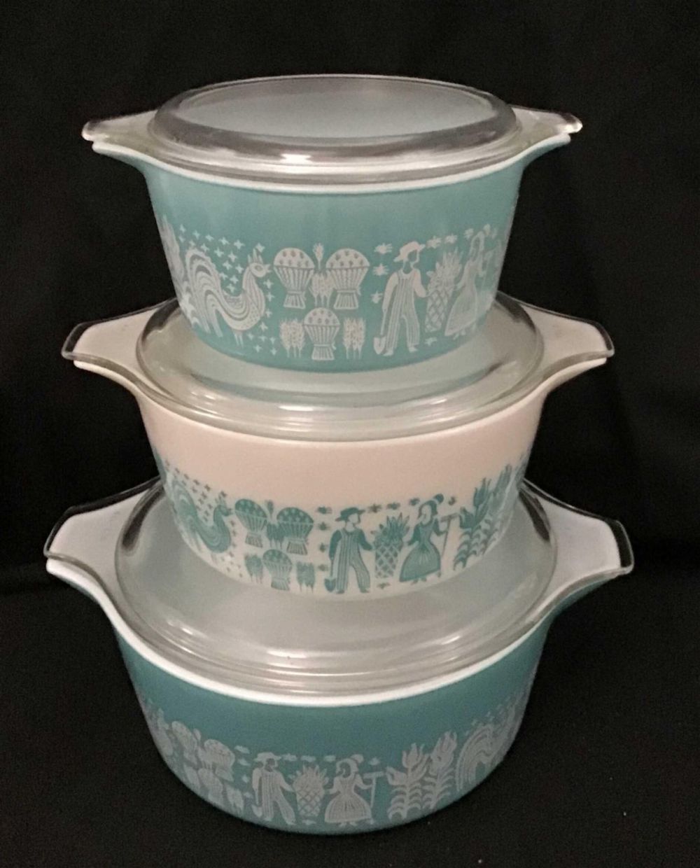 Lot 229: Vintage Pyrex, triple dish set
