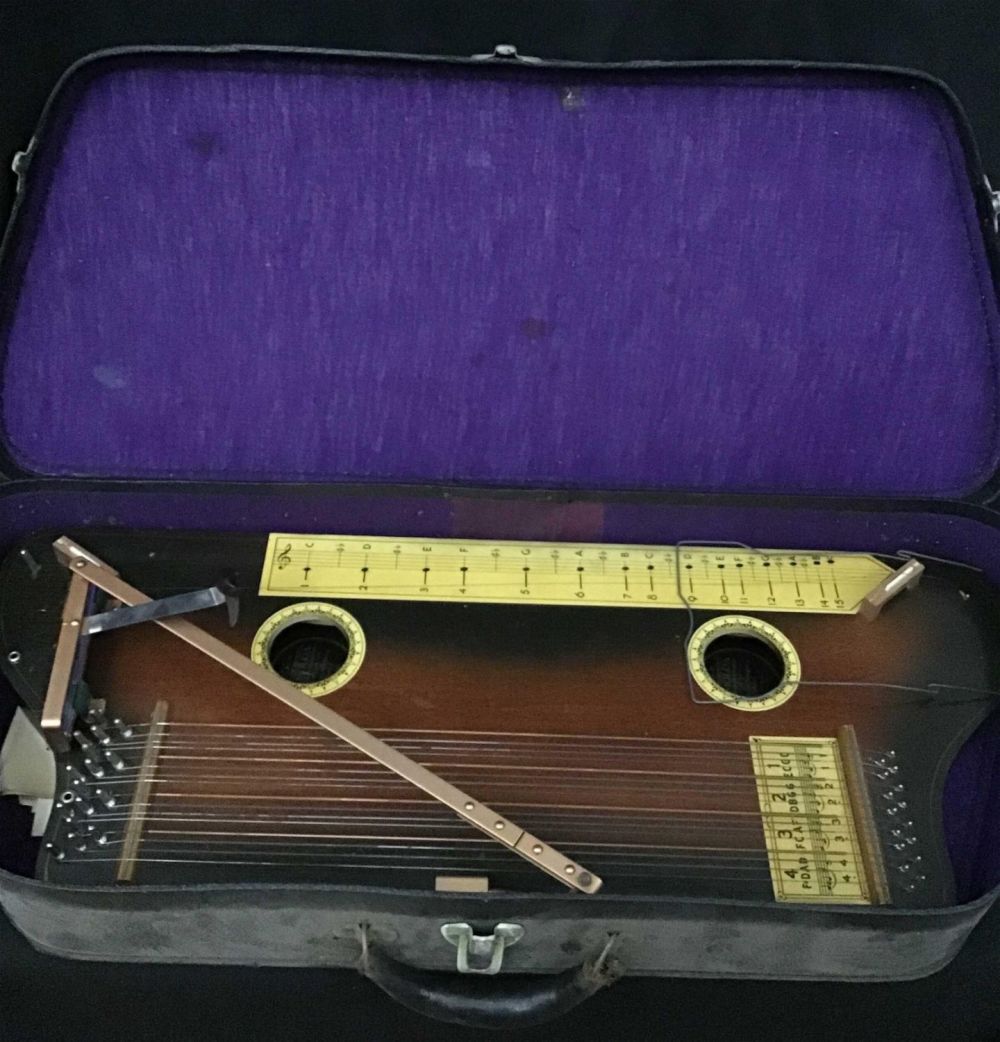 Lot 233: Vintage Tremoloa In original carrying case