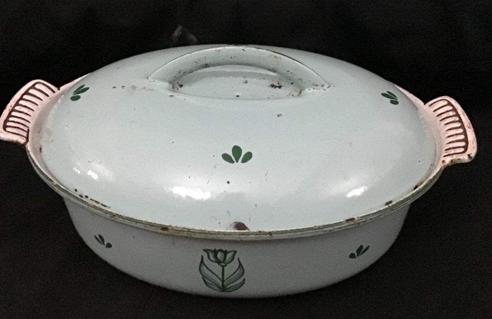 Lot 241: Vintage Holland cast-iron casserole dish, number