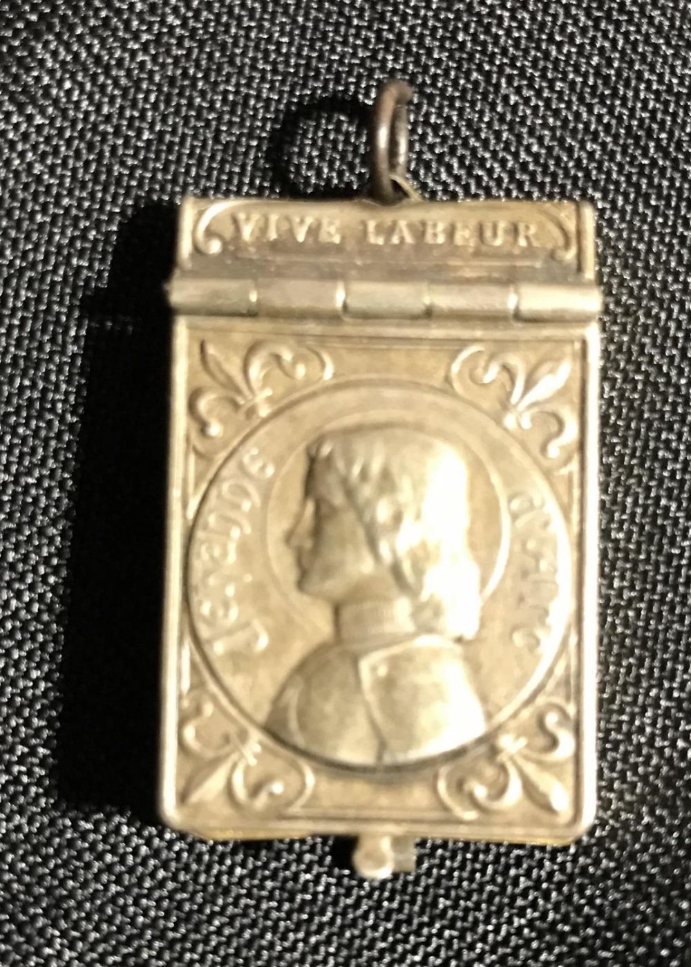 Lot 205: Lavie de Jeanne d arc Locket .