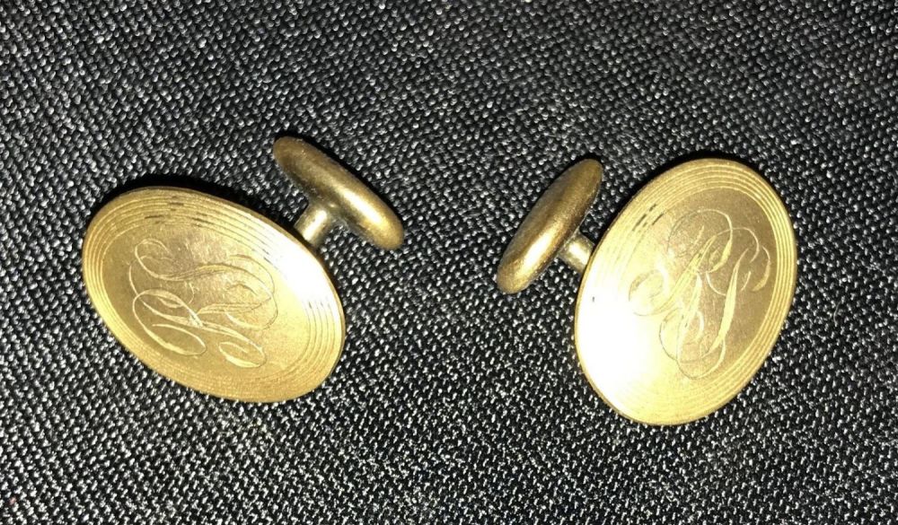 Lot 239: Vintage Initaled Cofflinks Vintage gold filled, twisted RS couplings