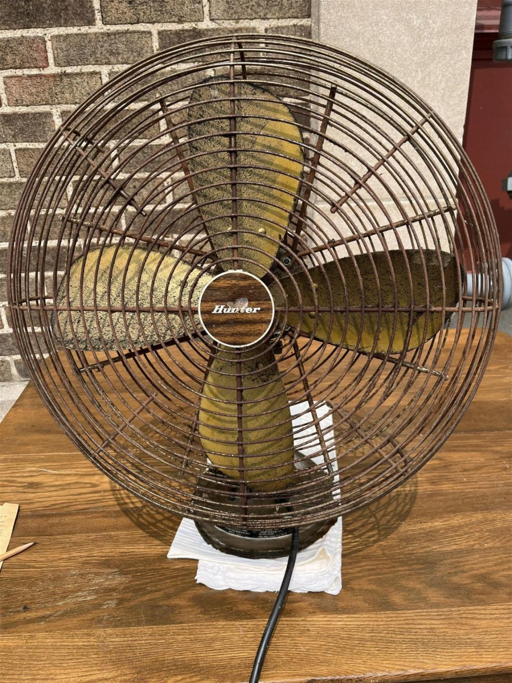Lot 273: Vintage Hunter Fan .