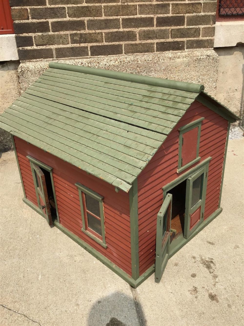 Lot 281: Vintage Dollhouse Measures 25 by 32 by 22 inches