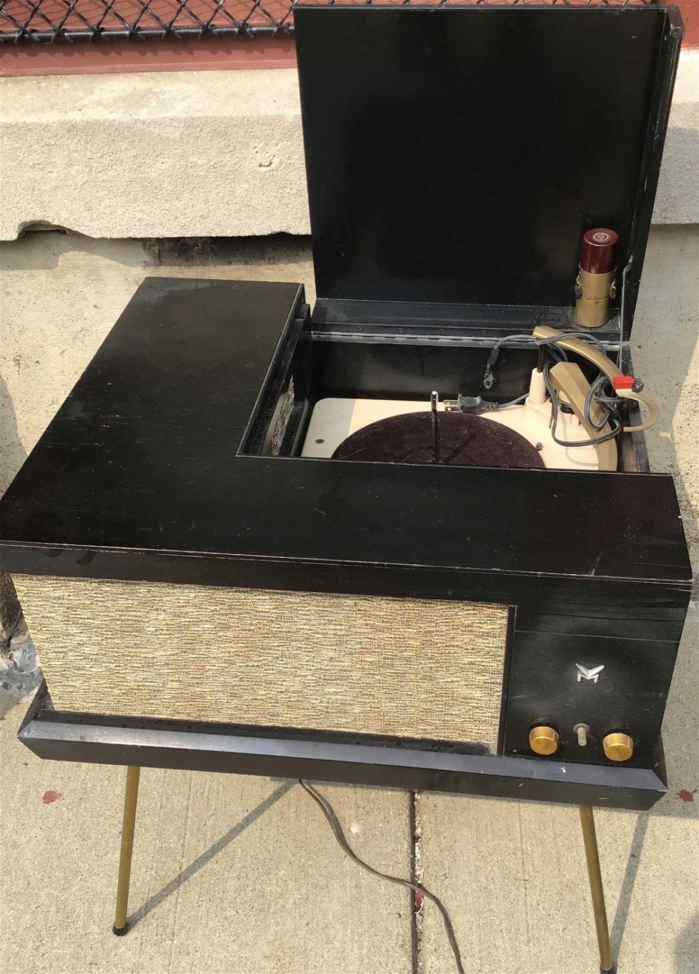 Lot 307: 50's Kitch Majestic Vintage Turntable .