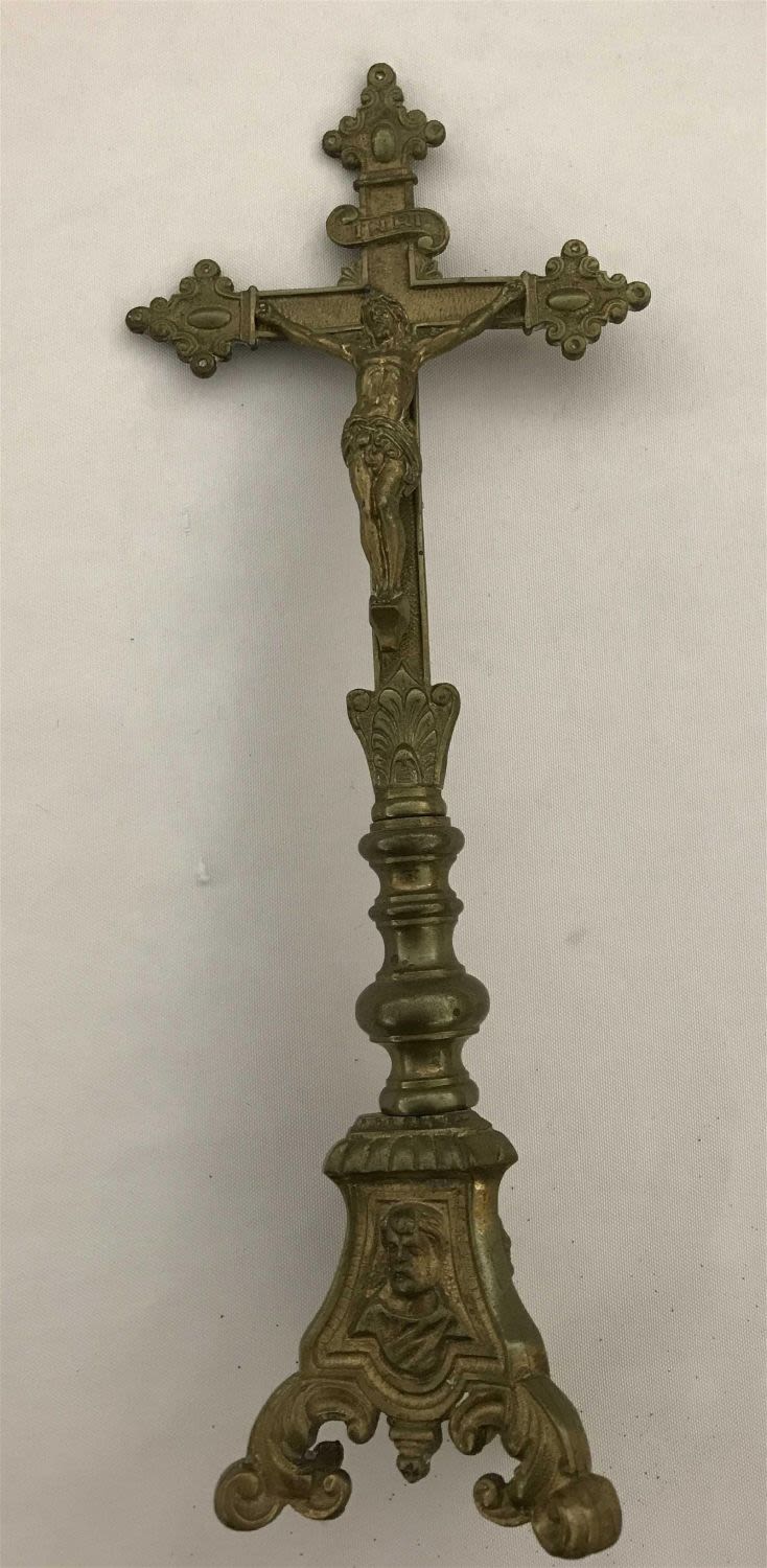 Lot 164: Vintage Crucifix