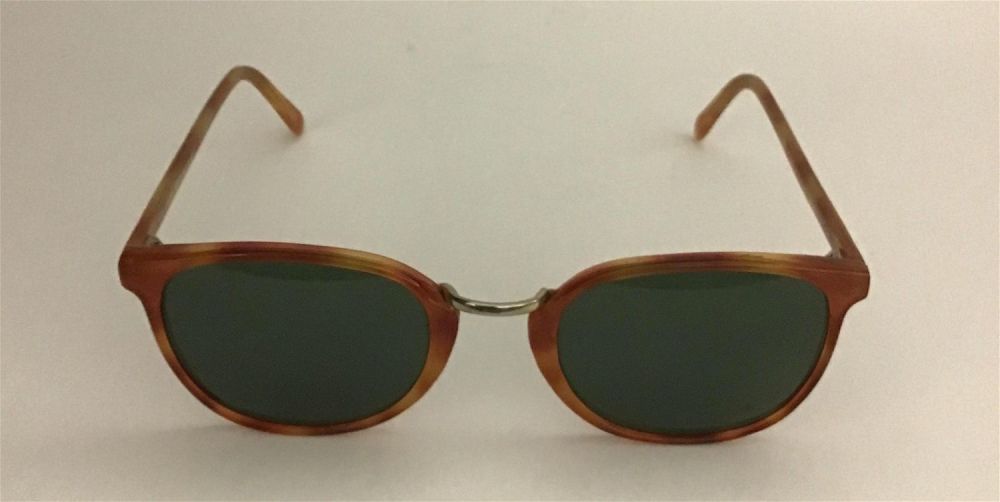 Lot 197: Vintage Guess Sunglasses