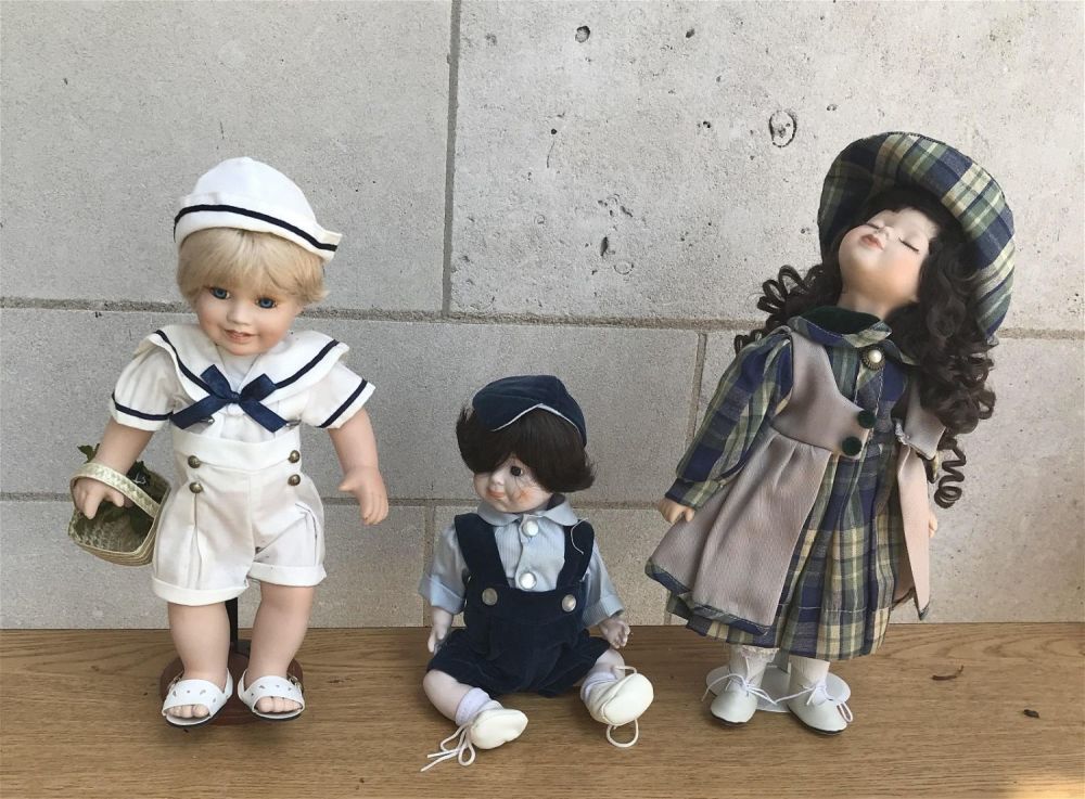Lot 158: Doll collection  (3) .