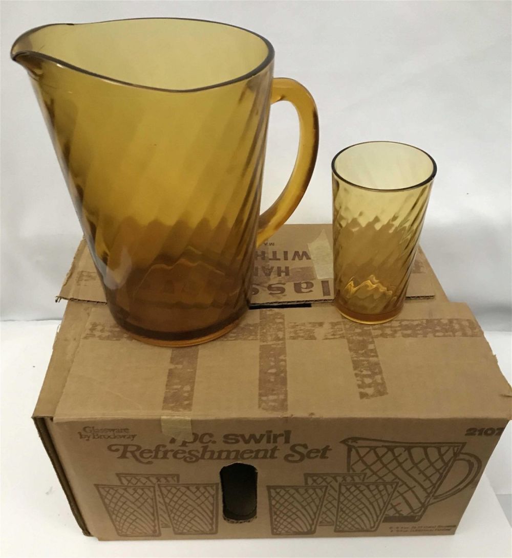 Lot 275: Swirl Refreshment Set (7 pcs total) in org box One picture & 6 glasses, In original box