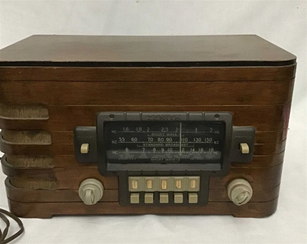 Lot 257: 1940s Zenith am & Short Wave Radio