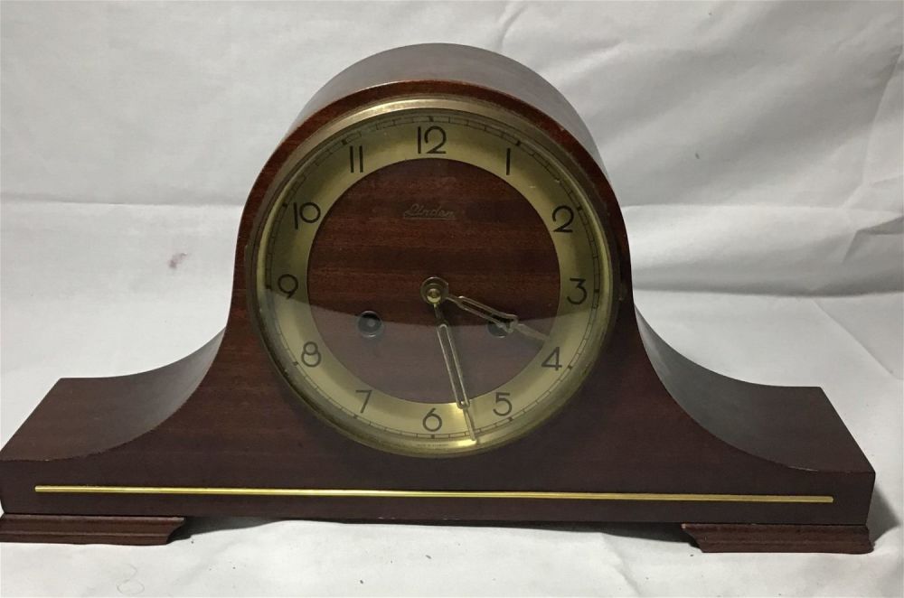 Lot 301: Vintage Linden Mantle Clock