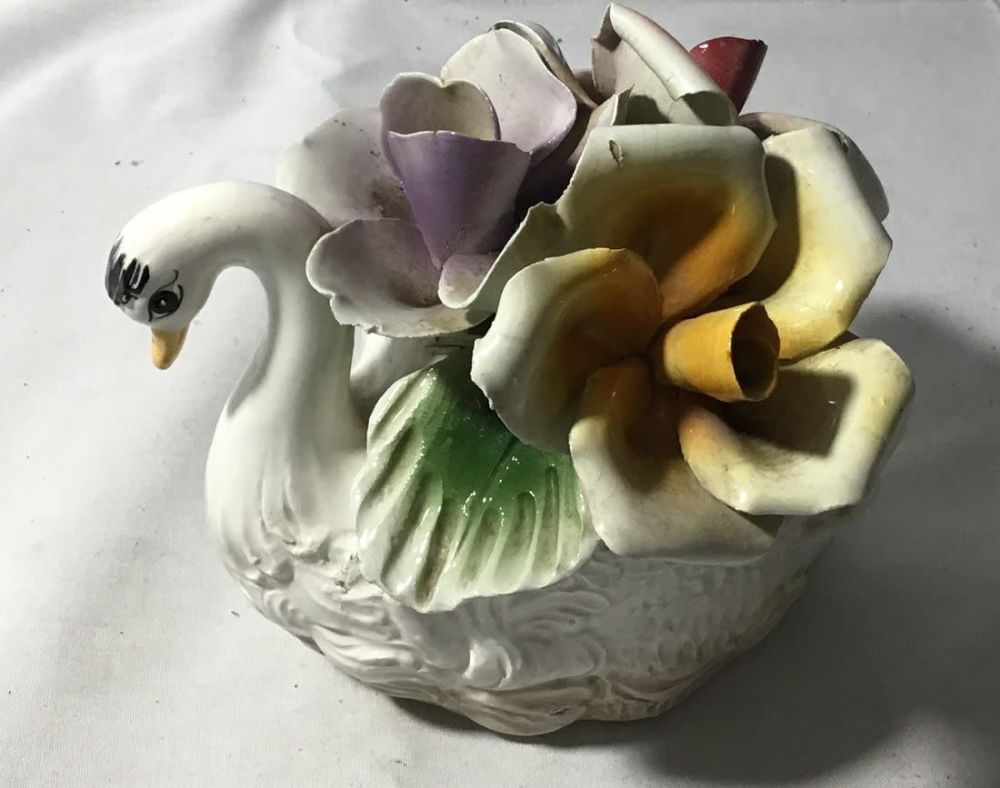 Lot 304: Vintage Capodimonte Swan