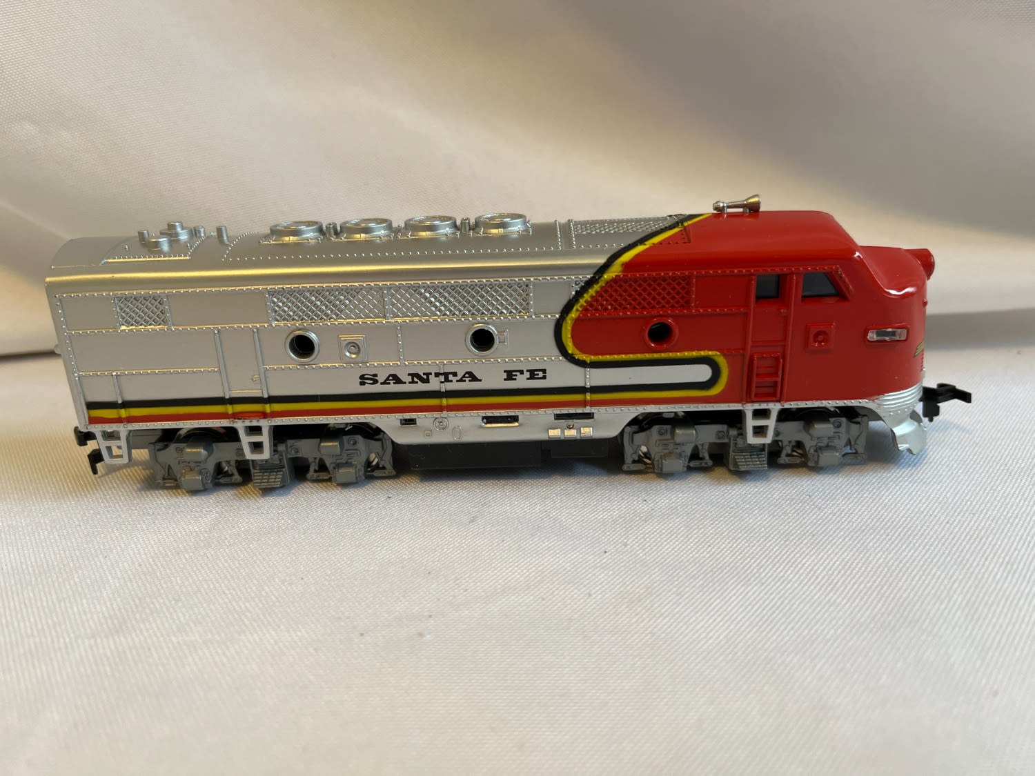 Lot 61b – Model Power Santa Fe Diesel F2 Locomotive – The Lodge Auction ...