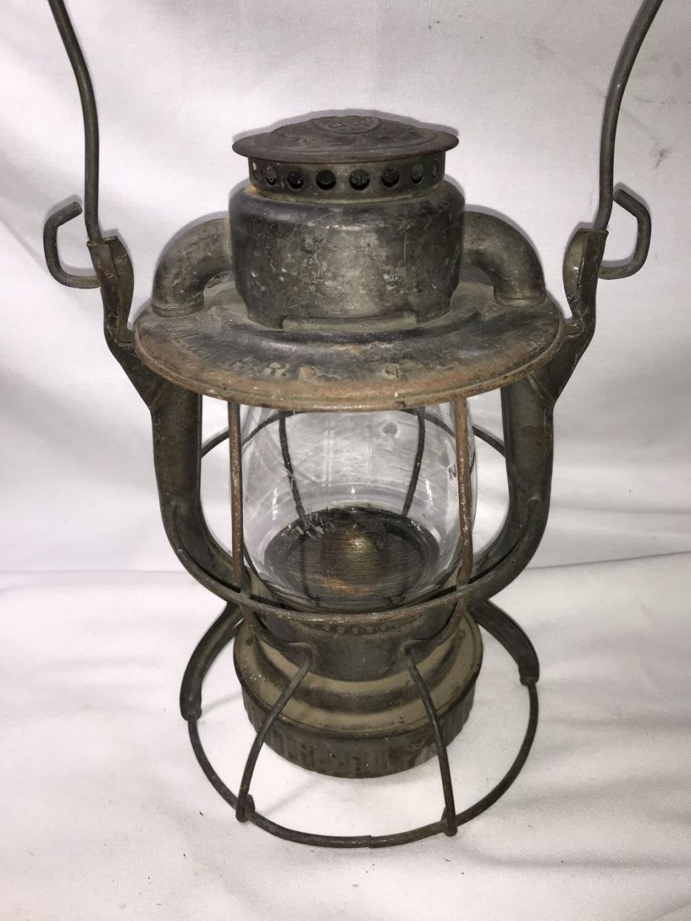 Lot 198: DL & W Railroad Lantern w/ Clear Cut Glass