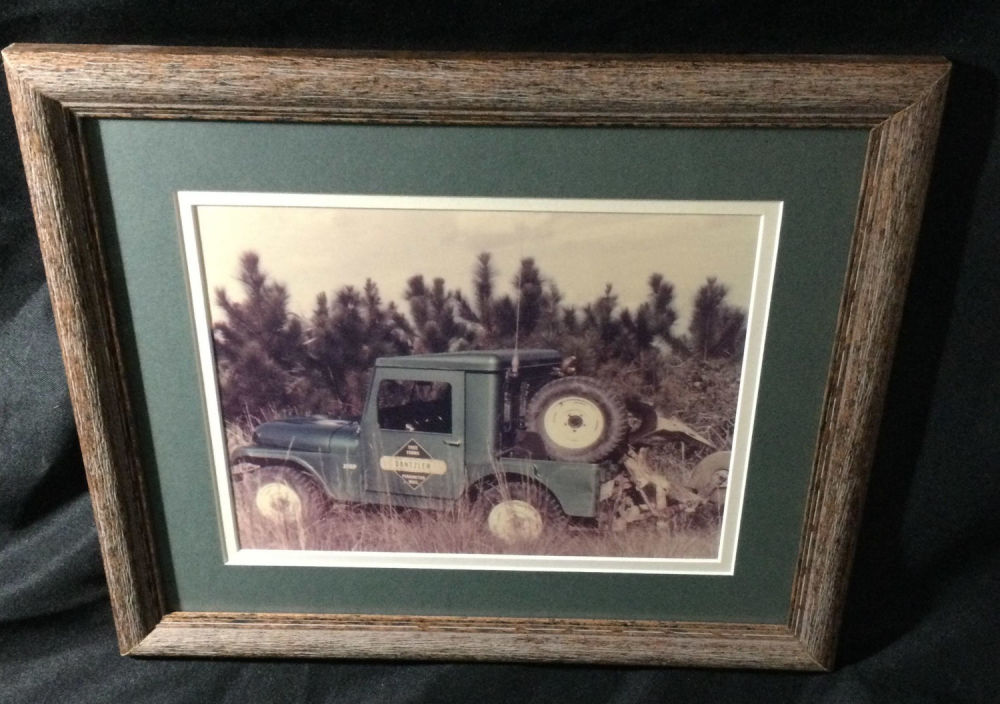 Lot 185: Picture of Vintage Old Working Jeep