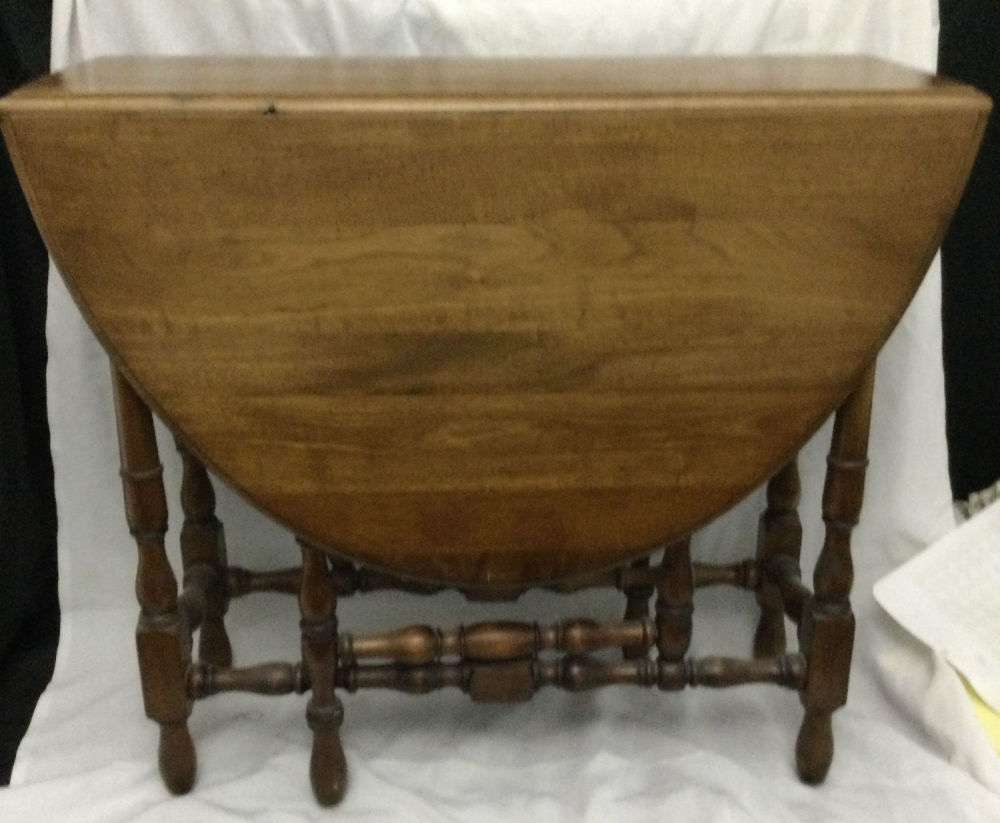 Lot 193: Dropleaf Table w/ Swinging Legs