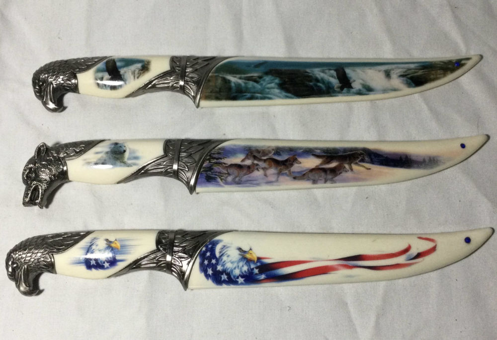 Lot 242: Fixed Blade Dagger Knives - 13 inches each (3)