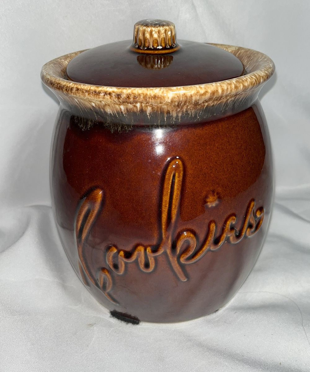 Lot 246: Hull Brown Drip Cookie Jar w/ Lid