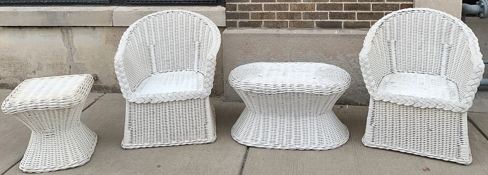Lot 249: Wicker Set (4 piece set) - White