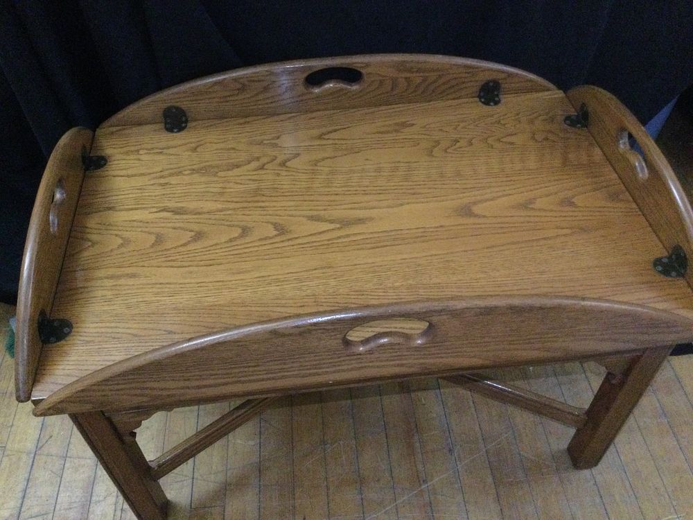 Lot 194: Vintage Butler Coffee Table in Very Good Shape