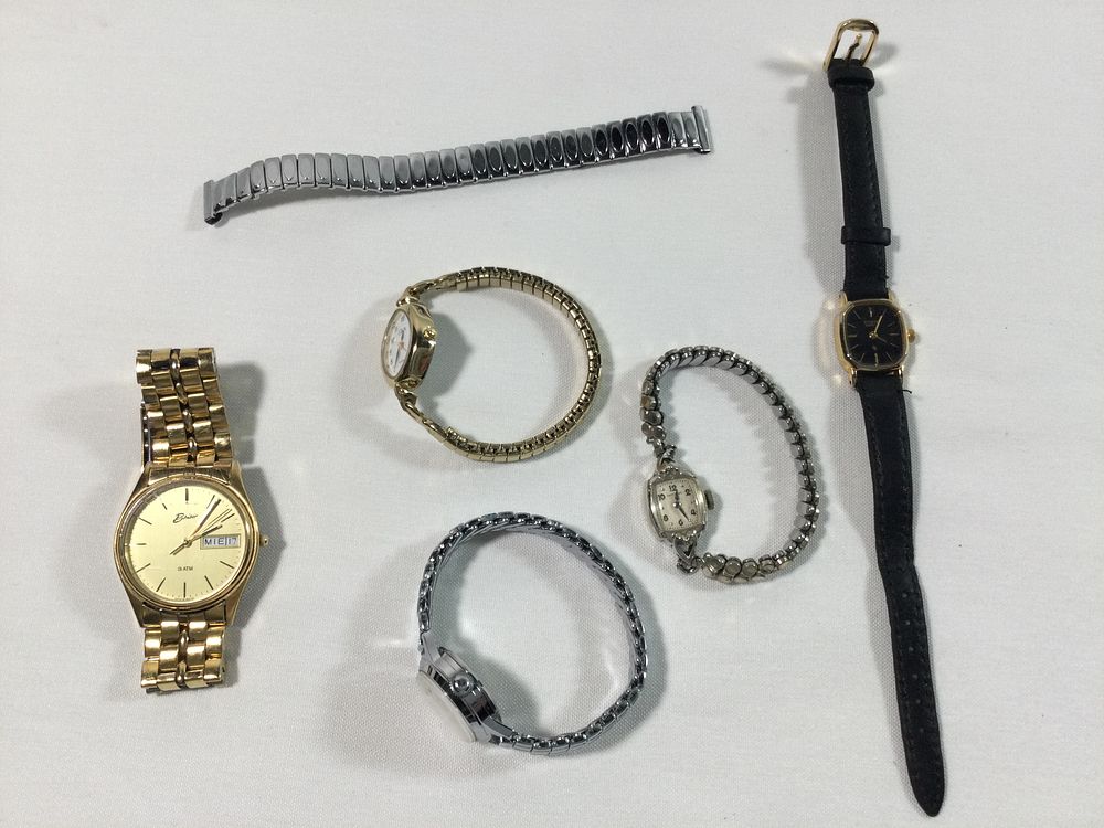 Lot 234: Watch Collection - 5 watches with extra band