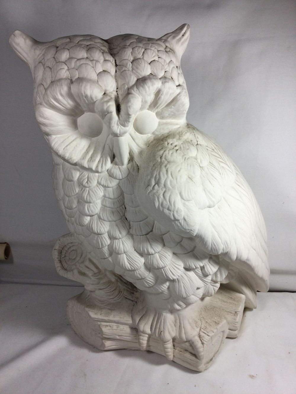 Lot 243: Chalkwhite Porcelain Owl Garden Art