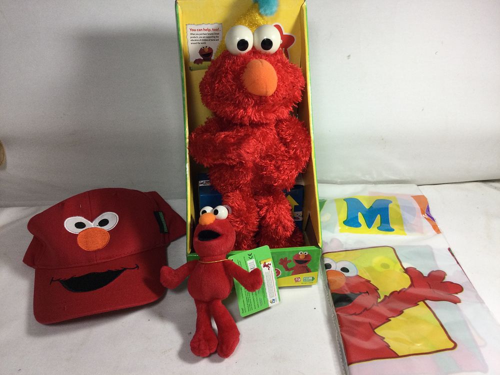 Lot 246: Elmo Birthday Collection