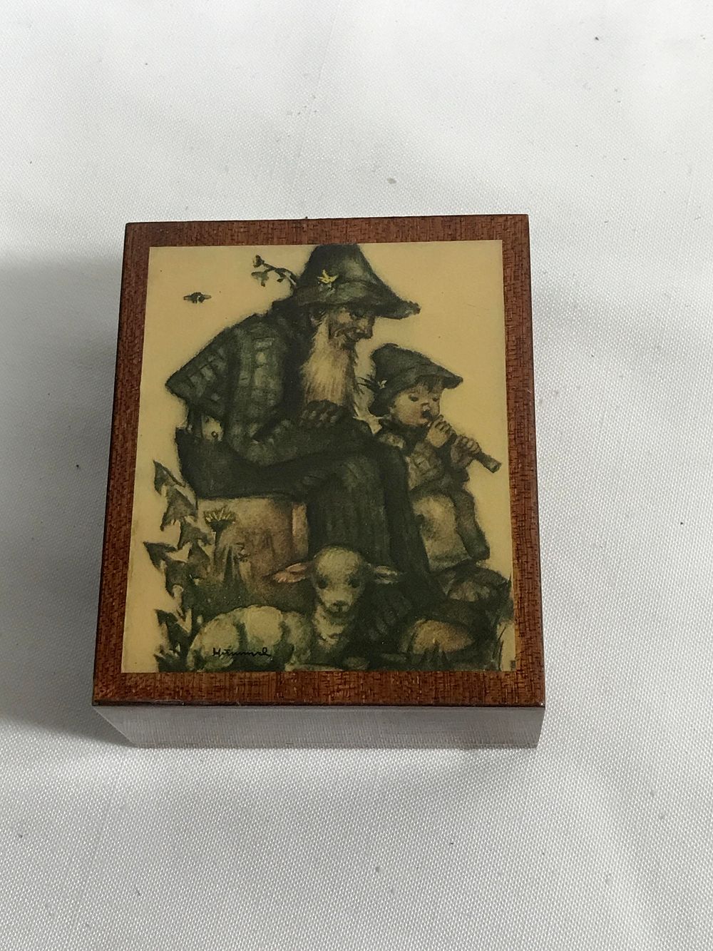 Lot 184: Vintage Italian Wood Music Box Come Back to