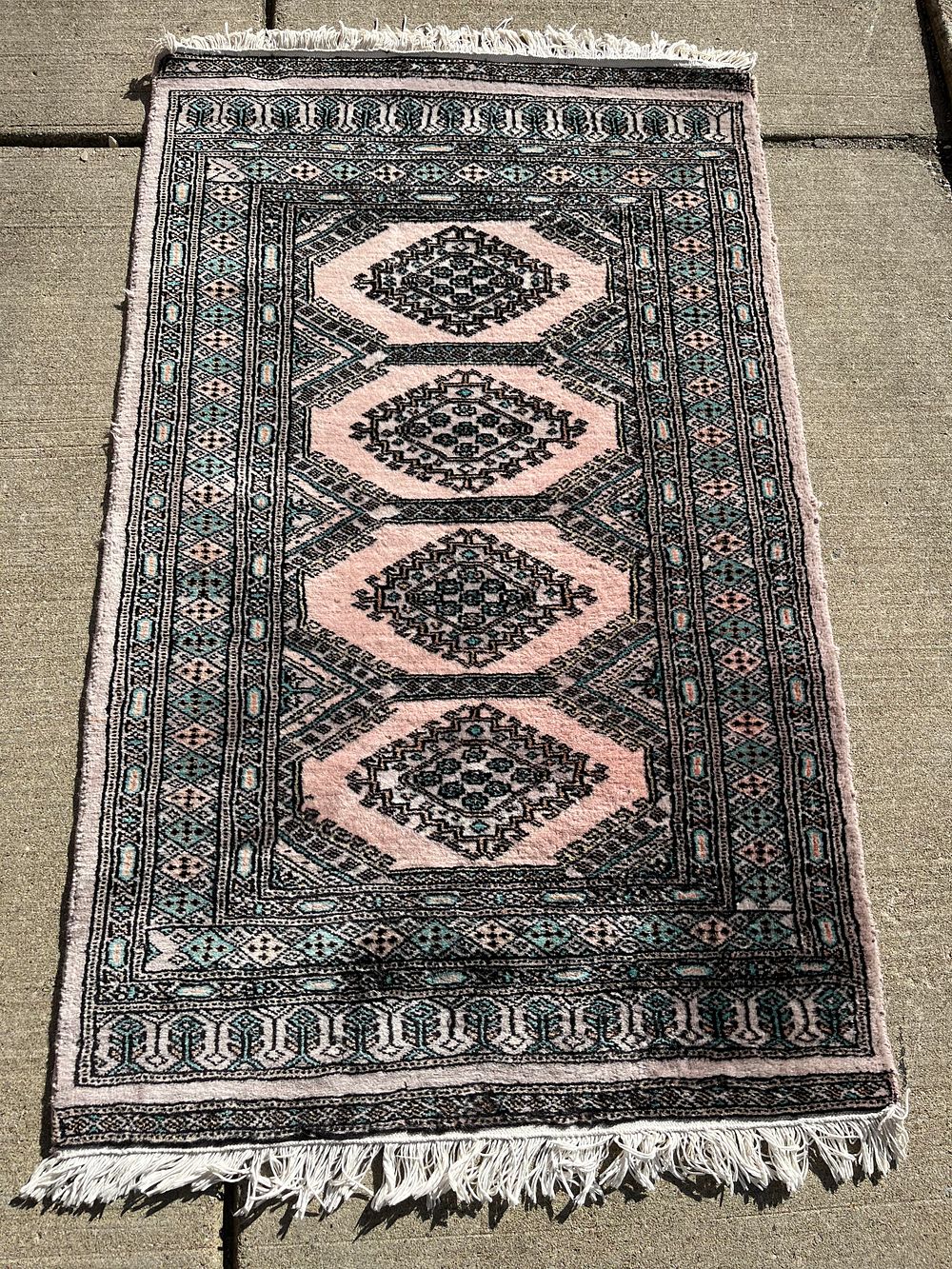 Lot 198: Fringed Area Rug
