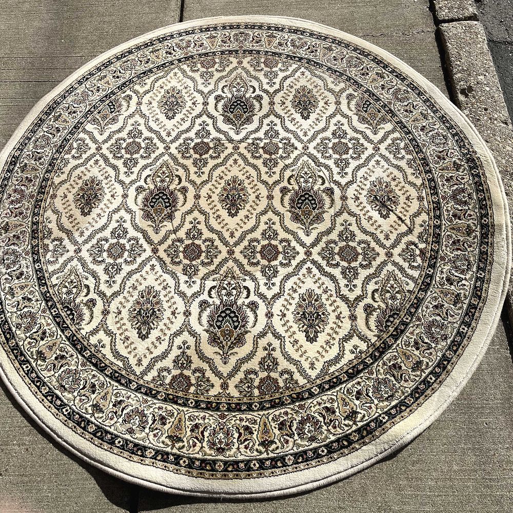 Lot 200: Round Area Rug