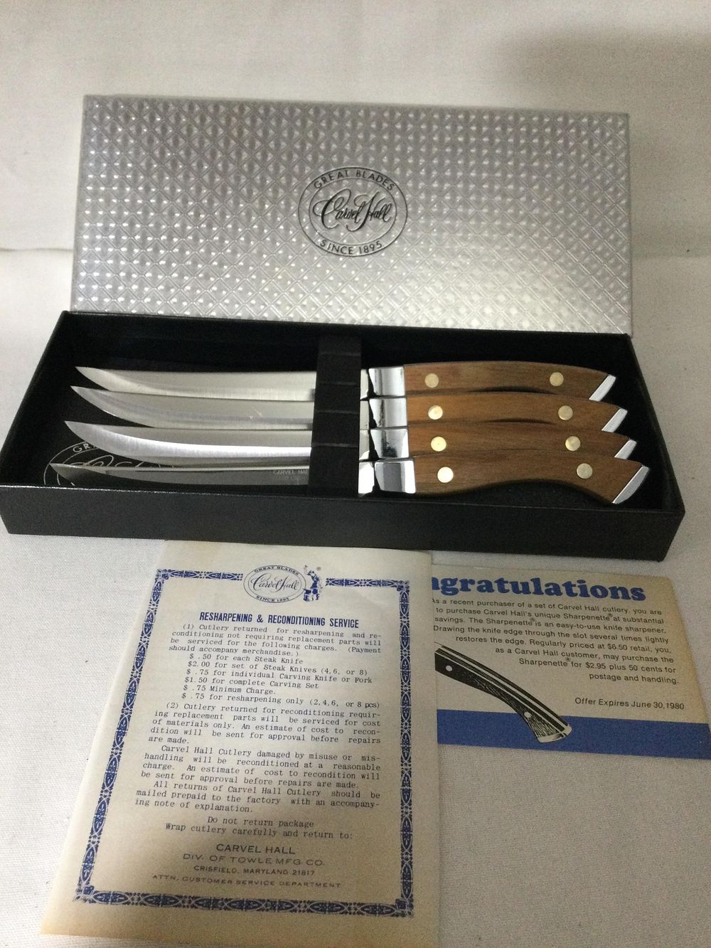 Lot 220: Carvel Hall Steak Knives set of 4