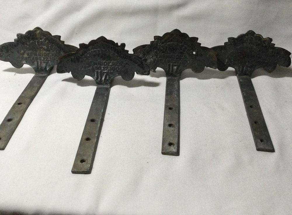 Lot 227: Art Deco Cast-Iron Snow Guards - 18